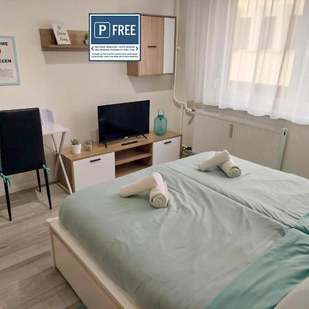 Aweshome City Apartment - 3 Bedrooms And Free Parking Debrecen Esterno foto