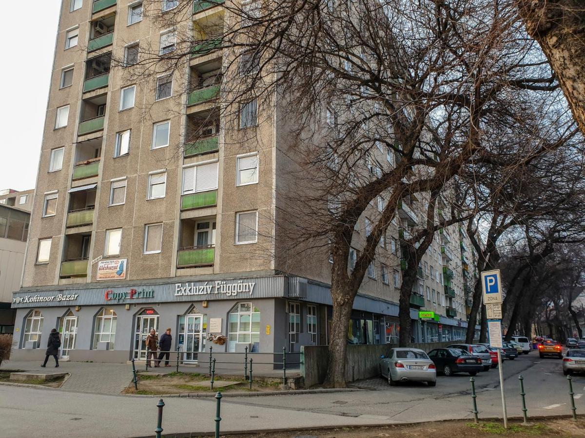 Aweshome City Apartment - 3 Bedrooms And Free Parking Debrecen Esterno foto