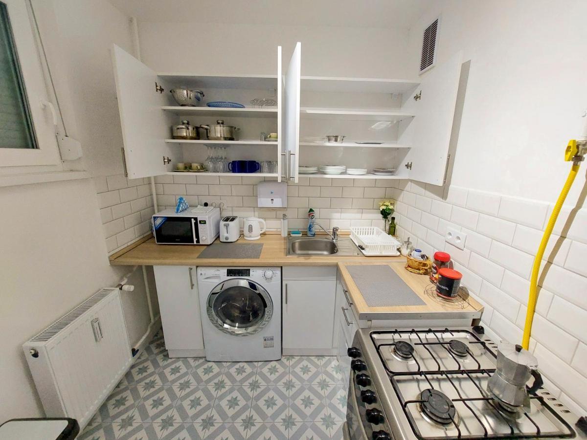 Aweshome City Apartment - 3 Bedrooms And Free Parking Debrecen Esterno foto