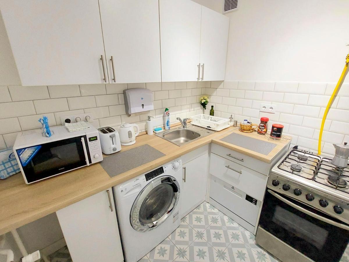 Aweshome City Apartment - 3 Bedrooms And Free Parking Debrecen Esterno foto