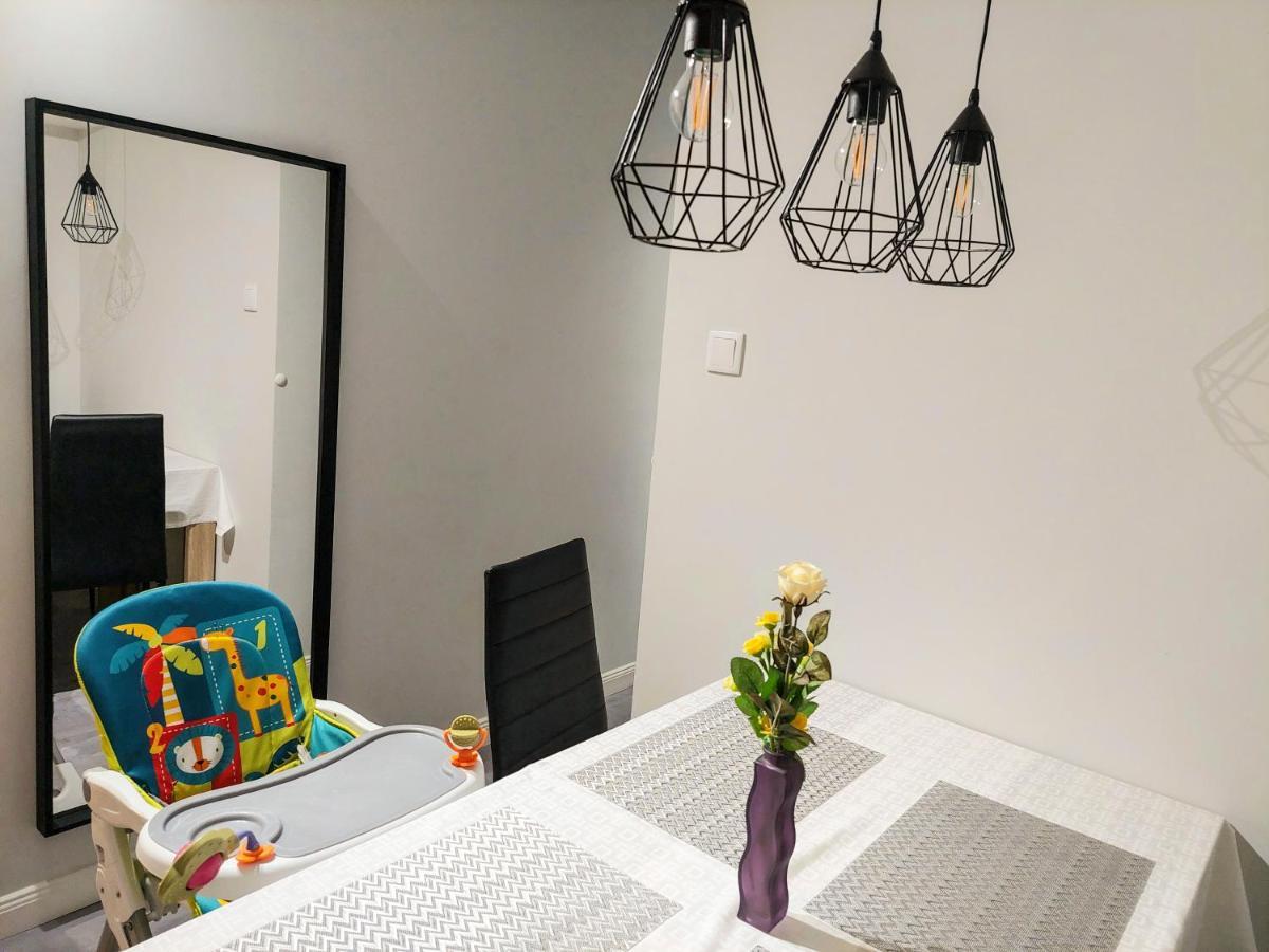 Aweshome City Apartment - 3 Bedrooms And Free Parking Debrecen Esterno foto