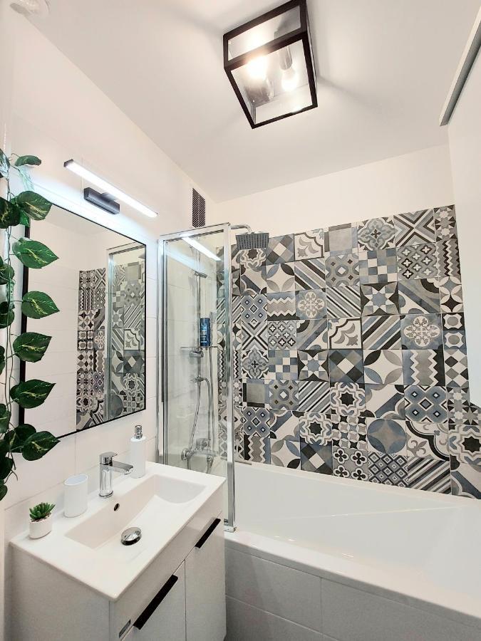 Aweshome City Apartment - 3 Bedrooms And Free Parking Debrecen Esterno foto