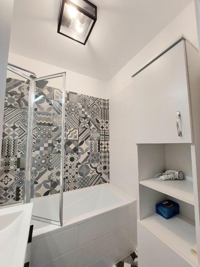 Aweshome City Apartment - 3 Bedrooms And Free Parking Debrecen Esterno foto