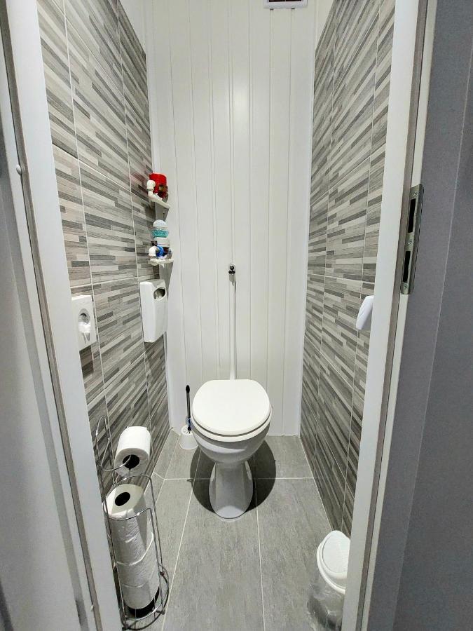 Aweshome City Apartment - 3 Bedrooms And Free Parking Debrecen Esterno foto