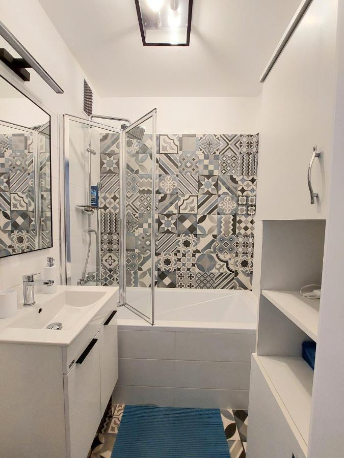 Aweshome City Apartment - 3 Bedrooms And Free Parking Debrecen Esterno foto