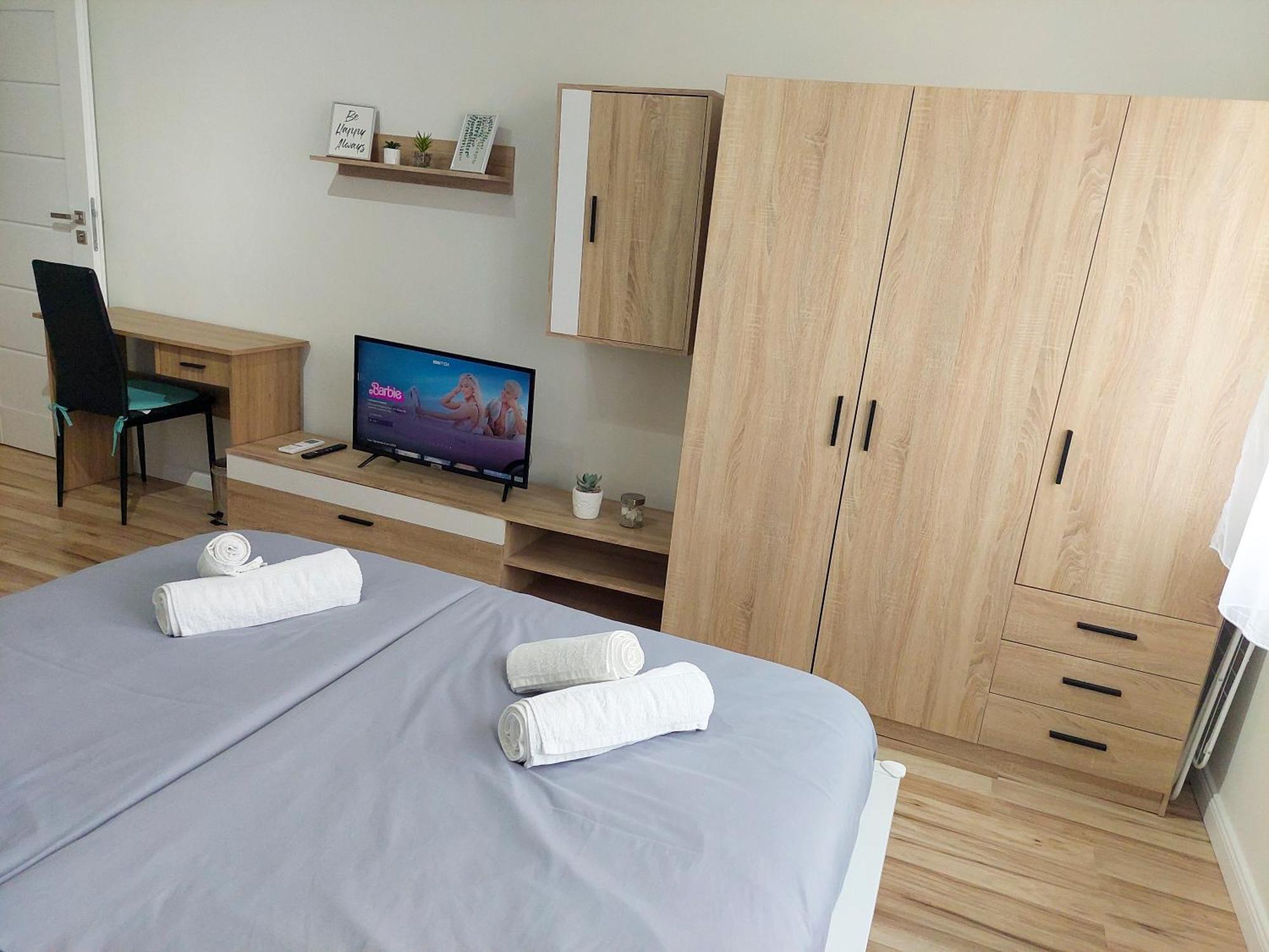 Aweshome City Apartment - 3 Bedrooms And Free Parking Debrecen Esterno foto