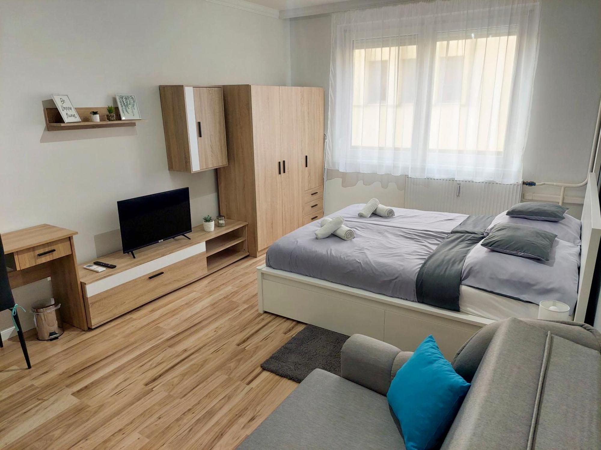 Aweshome City Apartment - 3 Bedrooms And Free Parking Debrecen Esterno foto