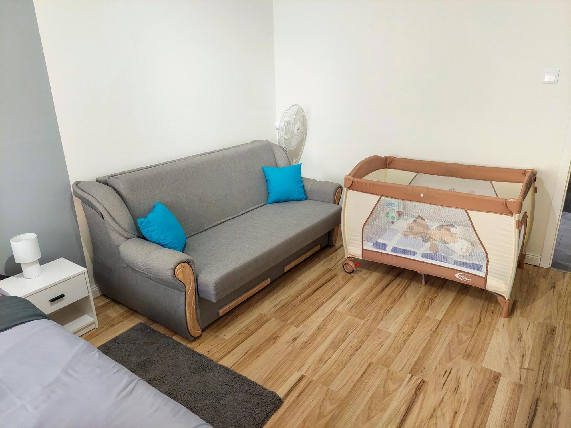 Aweshome City Apartment - 3 Bedrooms And Free Parking Debrecen Esterno foto