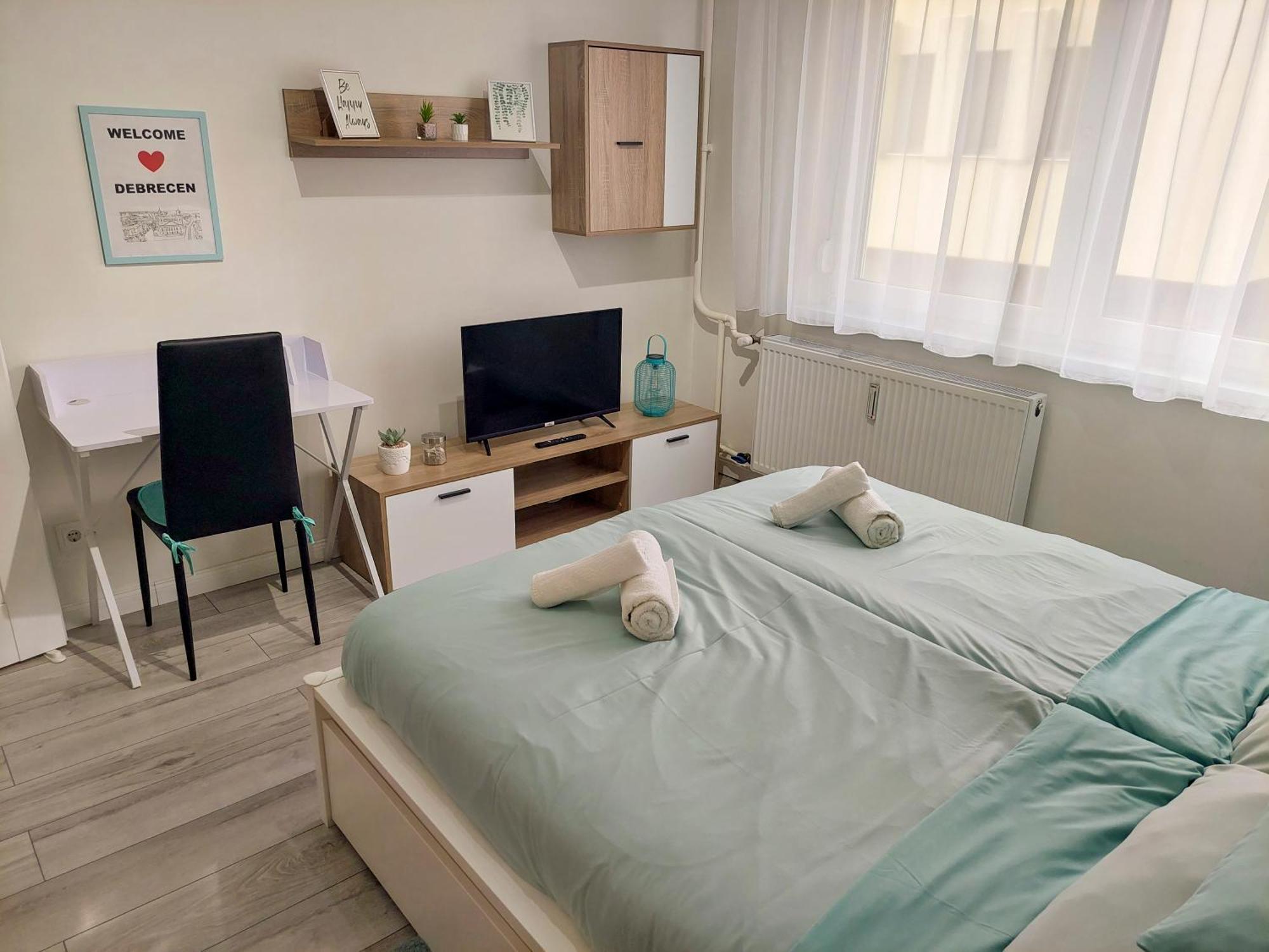 Aweshome City Apartment - 3 Bedrooms And Free Parking Debrecen Esterno foto