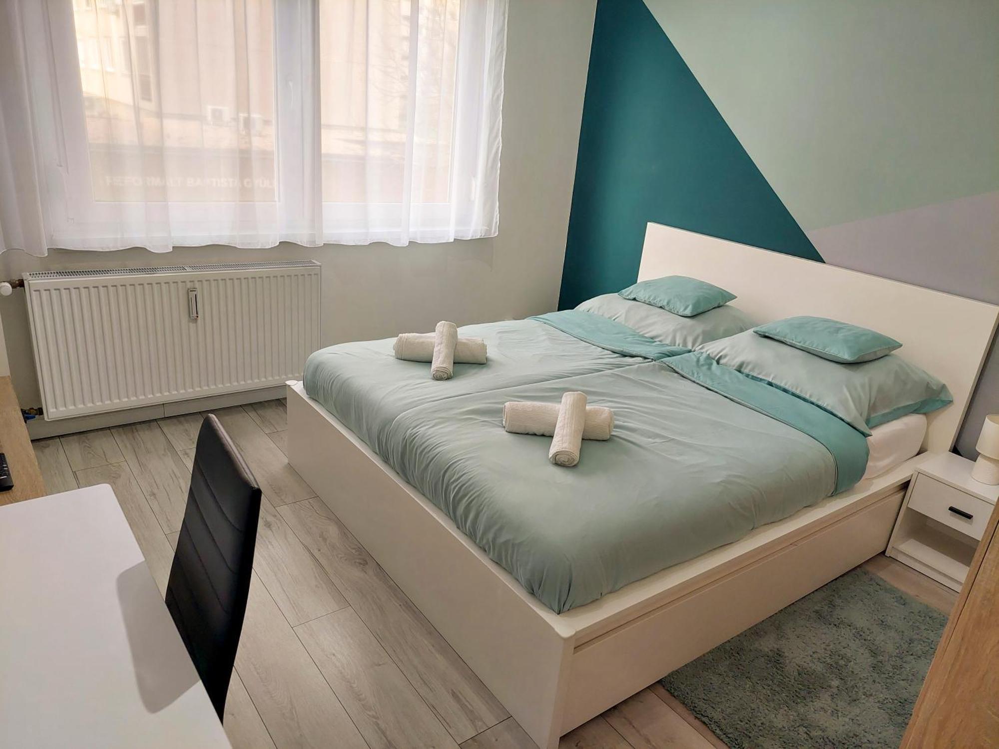 Aweshome City Apartment - 3 Bedrooms And Free Parking Debrecen Esterno foto